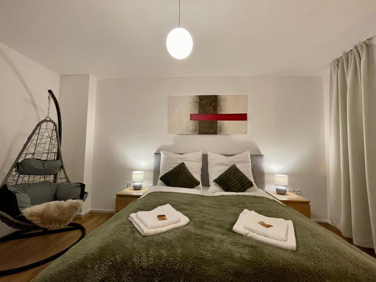 Downtown Apartment By Ninja Spaces - Kingsize-Bett, Kueche, Netflix, Terrasse Вупертал Екстериор снимка