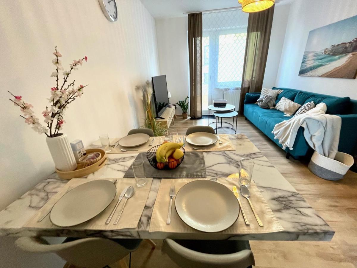 Downtown Apartment By Ninja Spaces - Kingsize-Bett, Kueche, Netflix, Terrasse Вупертал Екстериор снимка