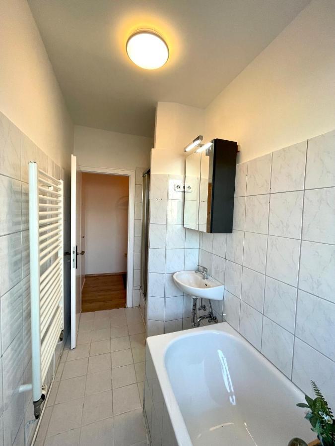 Downtown Apartment By Ninja Spaces - Kingsize-Bett, Kueche, Netflix, Terrasse Вупертал Екстериор снимка